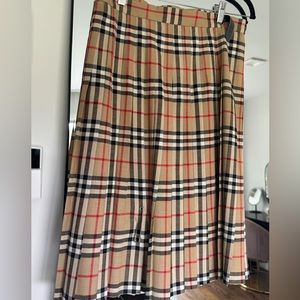 Burberry pleated skirt, size 6